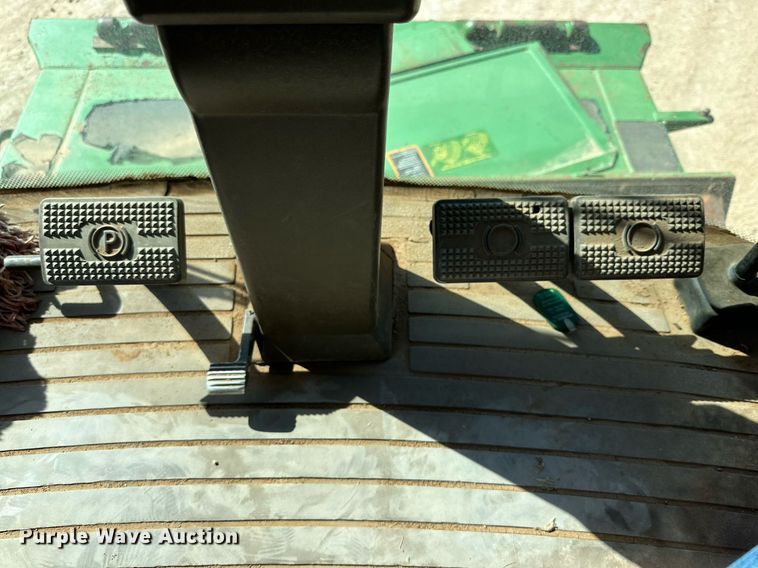 image for item DD3270 1998 John Deere 9610 combine