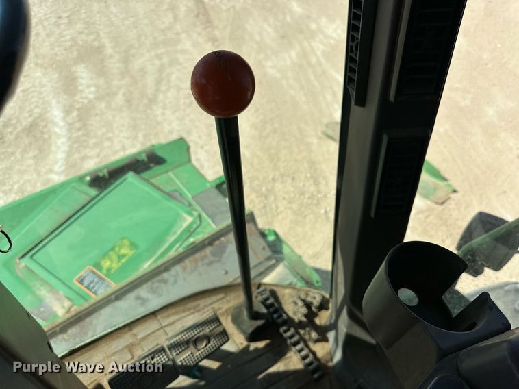 image for item DD3270 1998 John Deere 9610 combine