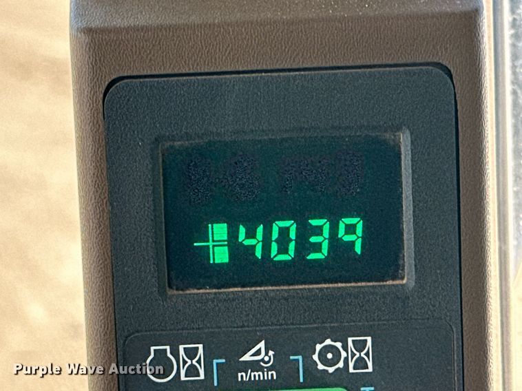 image for item DD3270 1998 John Deere 9610 combine