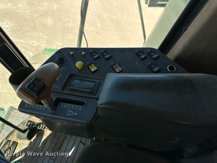 image for item DD3270 1998 John Deere 9610 combine