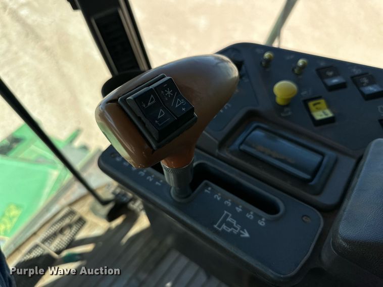 image for item DD3270 1998 John Deere 9610 combine
