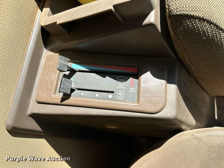 image for item DD3270 1998 John Deere 9610 combine