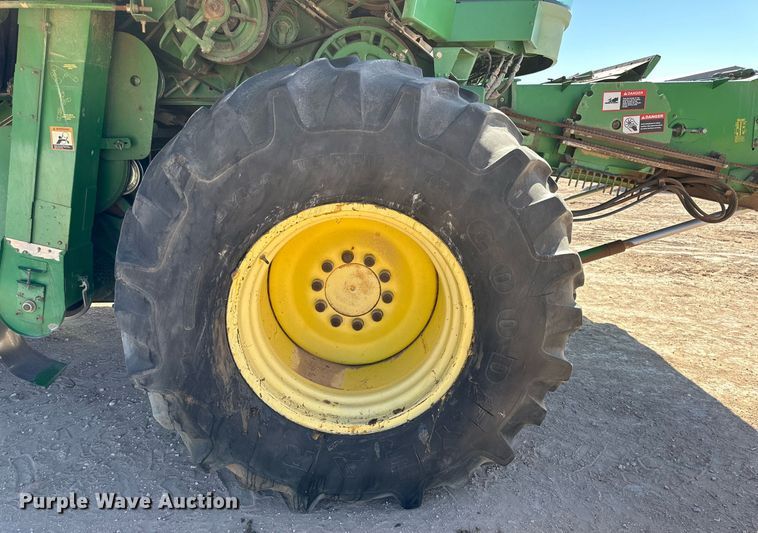 image for item DD3270 1998 John Deere 9610 combine