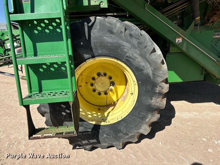 image for item DD3270 1998 John Deere 9610 combine