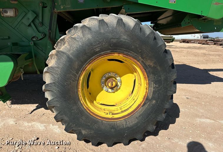 image for item DD3270 1998 John Deere 9610 combine