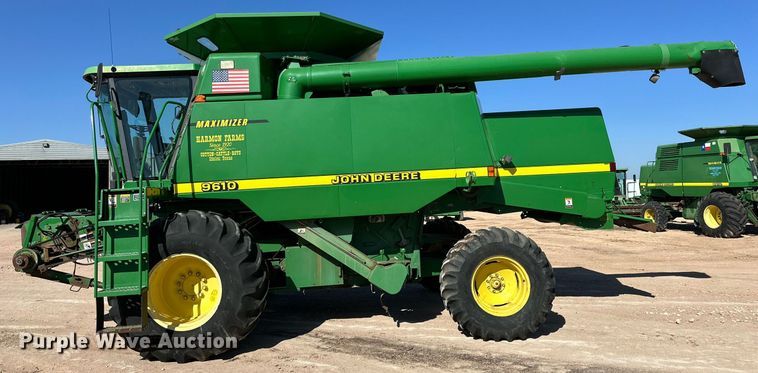 image for item DD3271 1998 John Deere 9610 combine