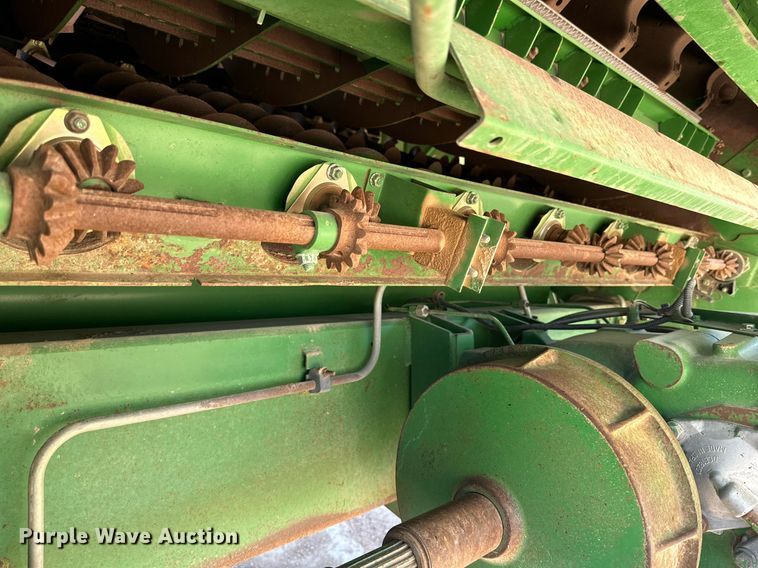 image for item DD3271 1998 John Deere 9610 combine