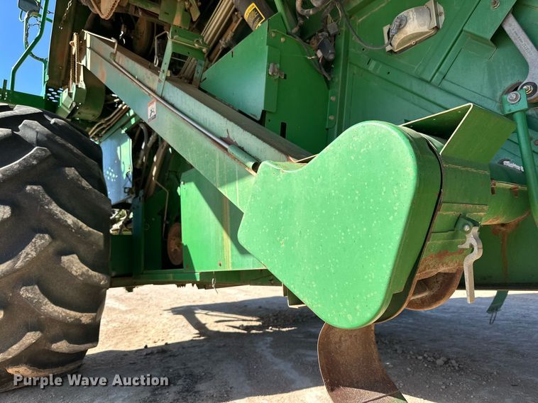 image for item DD3271 1998 John Deere 9610 combine