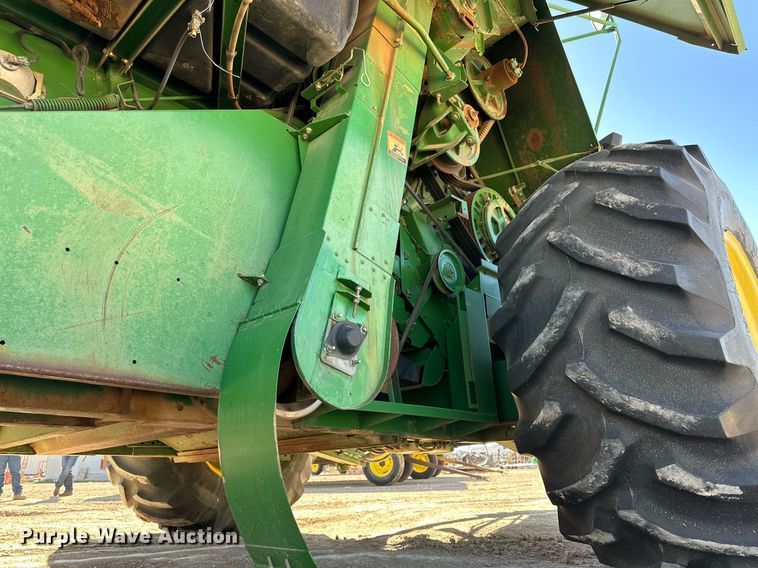 image for item DD3271 1998 John Deere 9610 combine