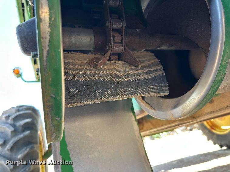 image for item DD3271 1998 John Deere 9610 combine