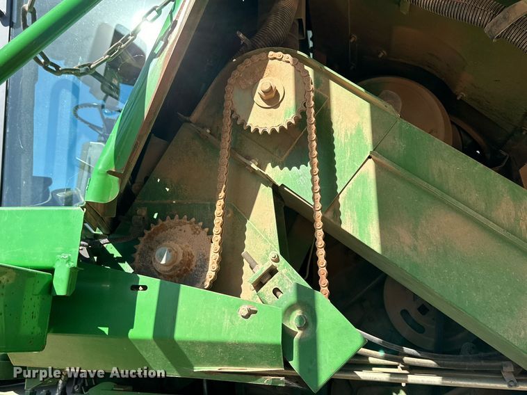 image for item DD3271 1998 John Deere 9610 combine