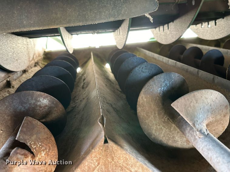 image for item DD3271 1998 John Deere 9610 combine