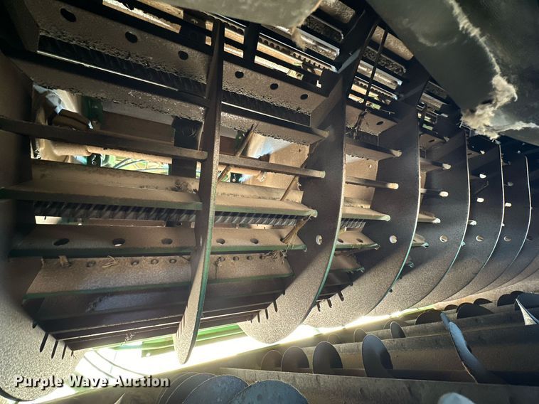 image for item DD3271 1998 John Deere 9610 combine