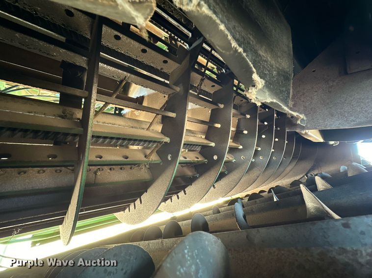 image for item DD3271 1998 John Deere 9610 combine