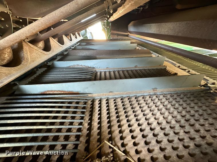 image for item DD3271 1998 John Deere 9610 combine