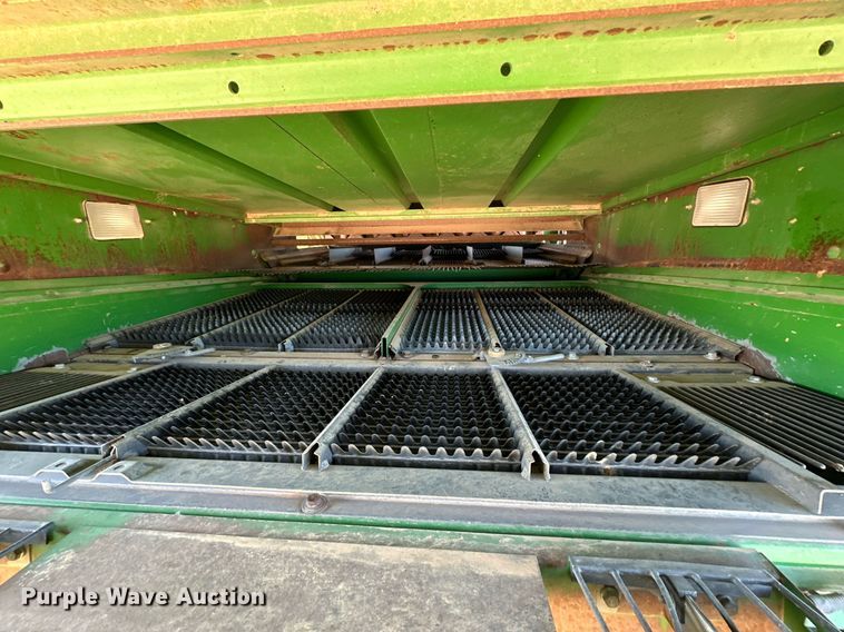 image for item DD3271 1998 John Deere 9610 combine