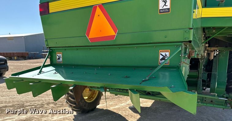 image for item DD3271 1998 John Deere 9610 combine