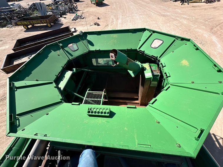 image for item DD3271 1998 John Deere 9610 combine