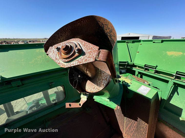 image for item DD3271 1998 John Deere 9610 combine