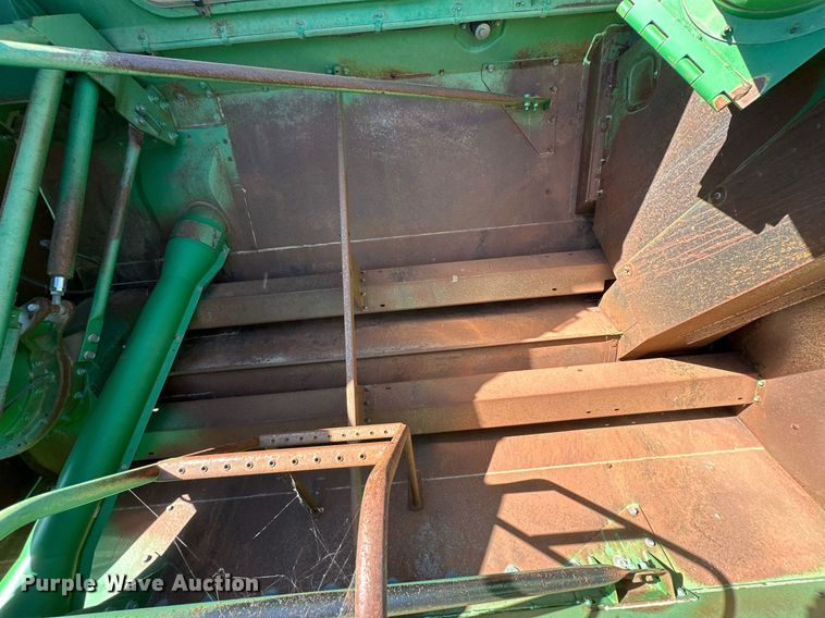 image for item DD3271 1998 John Deere 9610 combine