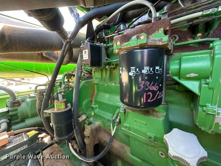 image for item DD3271 1998 John Deere 9610 combine