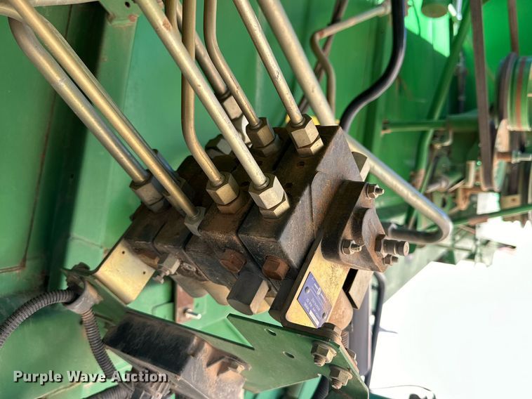 image for item DD3271 1998 John Deere 9610 combine