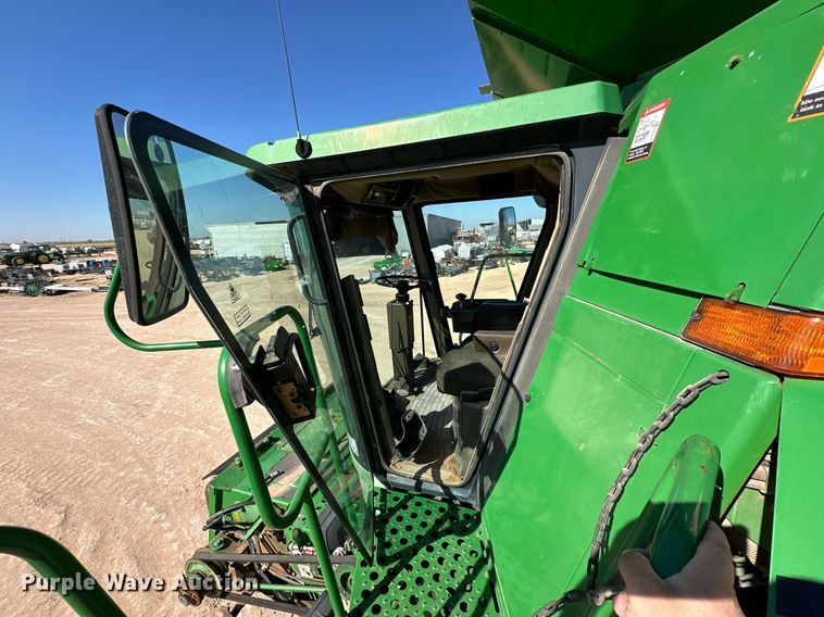 image for item DD3271 1998 John Deere 9610 combine