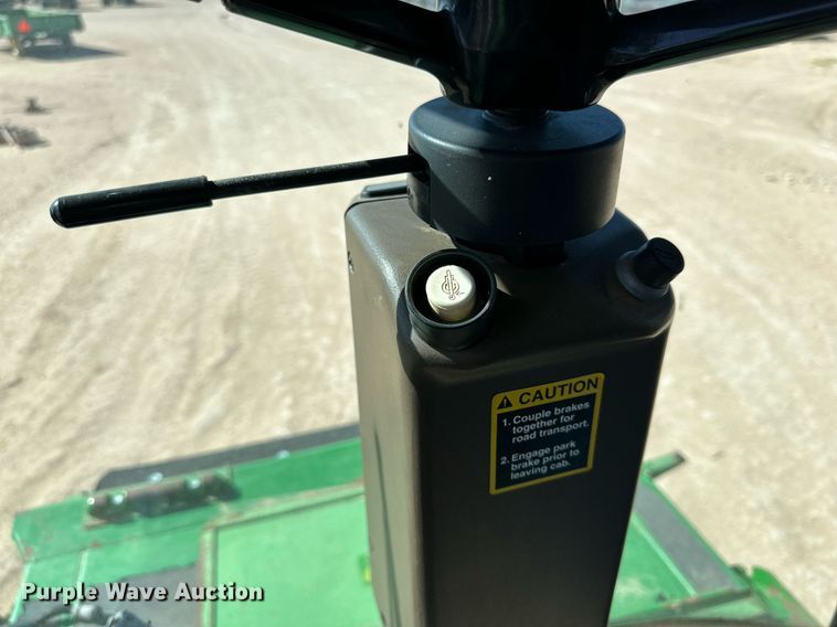 image for item DD3271 1998 John Deere 9610 combine