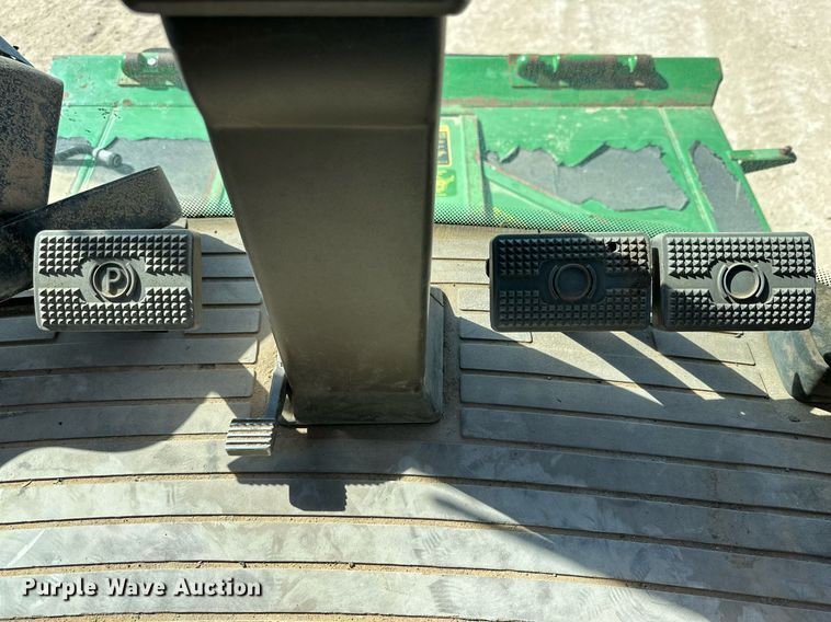 image for item DD3271 1998 John Deere 9610 combine