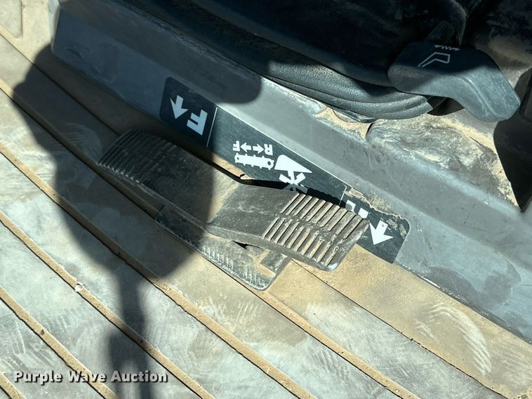 image for item DD3271 1998 John Deere 9610 combine