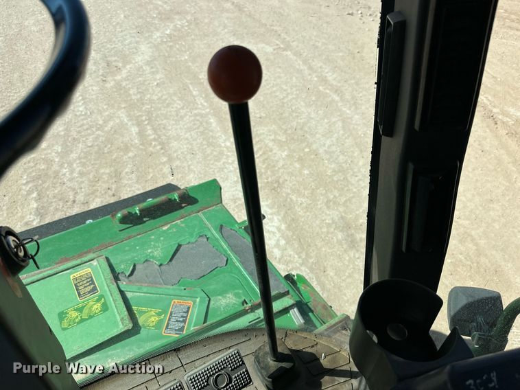 image for item DD3271 1998 John Deere 9610 combine