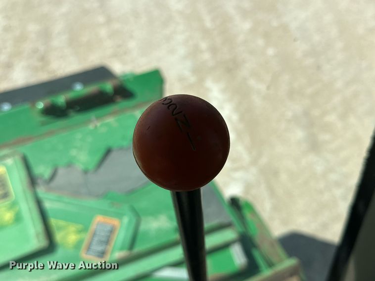 image for item DD3271 1998 John Deere 9610 combine