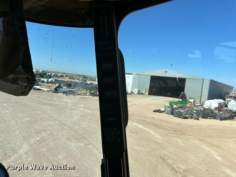 image for item DD3271 1998 John Deere 9610 combine