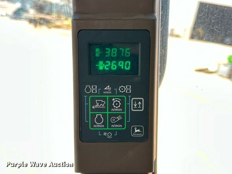 image for item DD3271 1998 John Deere 9610 combine