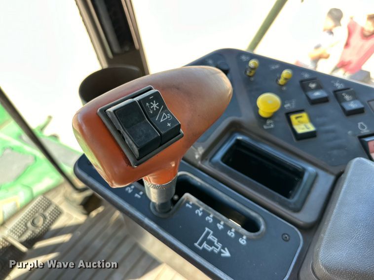 image for item DD3271 1998 John Deere 9610 combine