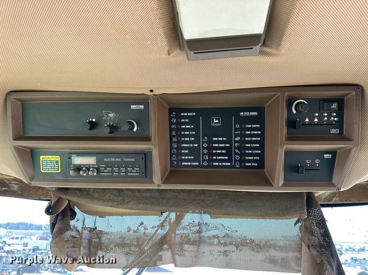 image for item DD3271 1998 John Deere 9610 combine