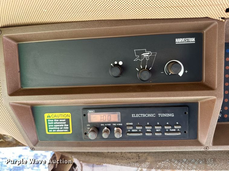 image for item DD3271 1998 John Deere 9610 combine