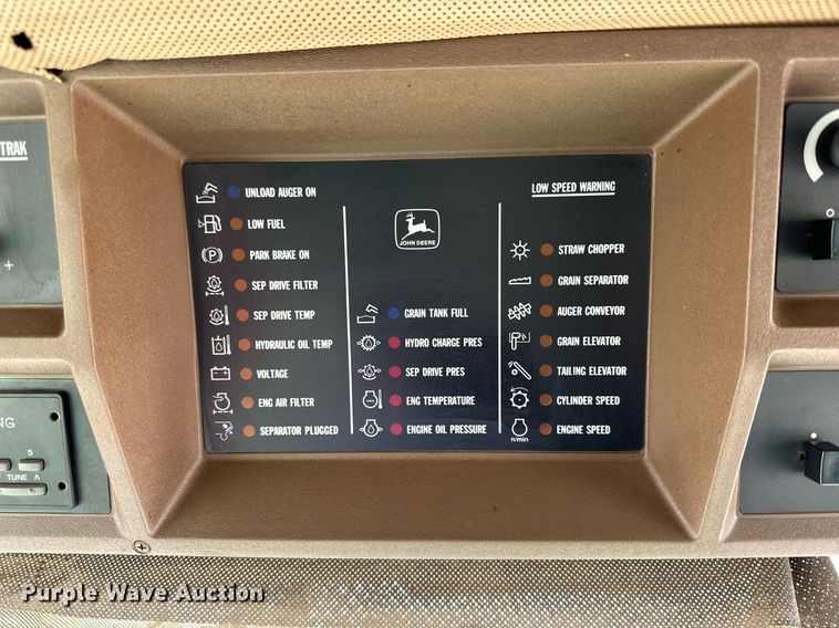 image for item DD3271 1998 John Deere 9610 combine