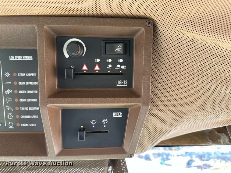 image for item DD3271 1998 John Deere 9610 combine