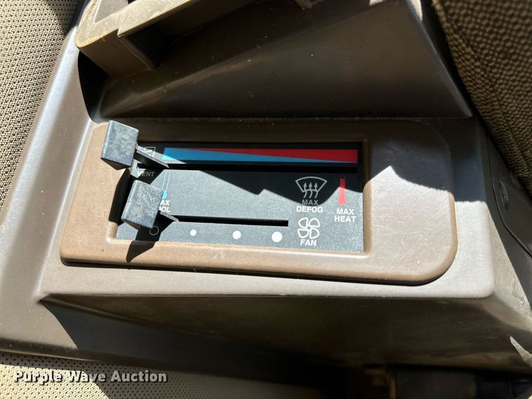 image for item DD3271 1998 John Deere 9610 combine