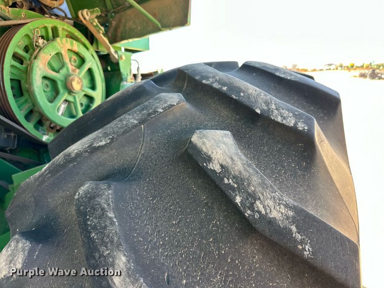 image for item DD3271 1998 John Deere 9610 combine