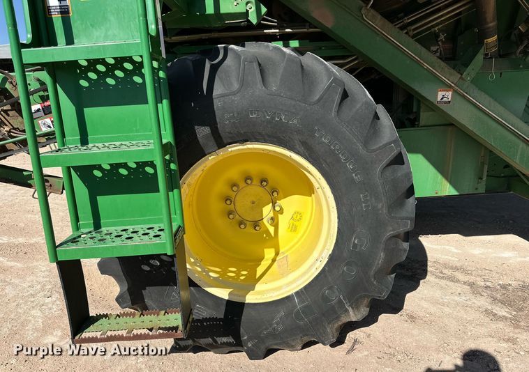 image for item DD3271 1998 John Deere 9610 combine