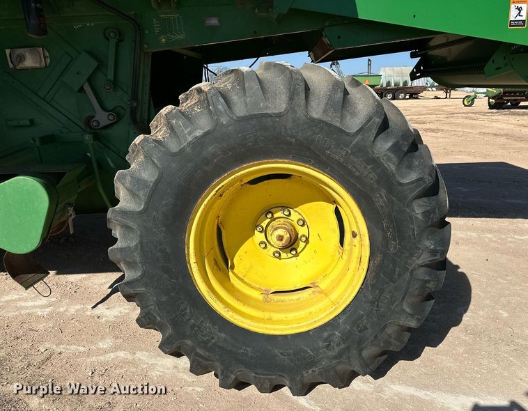 image for item DD3271 1998 John Deere 9610 combine