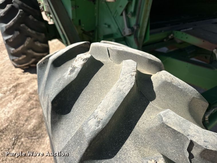 image for item DD3271 1998 John Deere 9610 combine