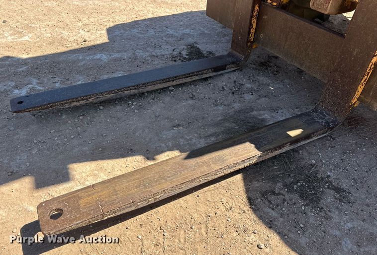 image for item DD3273 1978 John Deere 480-B forklift