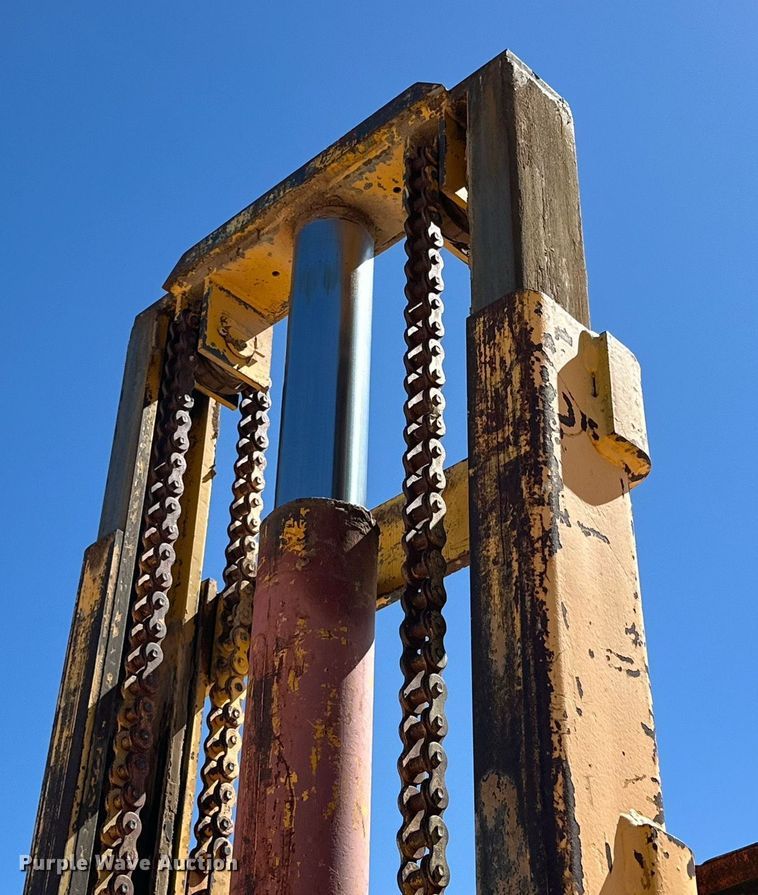 image for item DD3273 1978 John Deere 480-B forklift