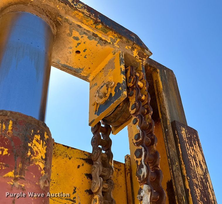 image for item DD3273 1978 John Deere 480-B forklift