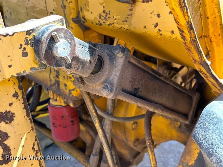 image for item DD3273 1978 John Deere 480-B forklift