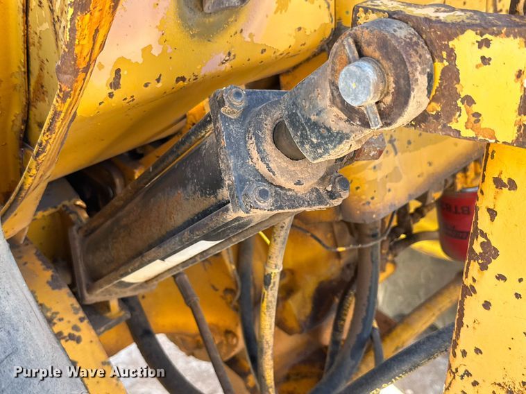 image for item DD3273 1978 John Deere 480-B forklift