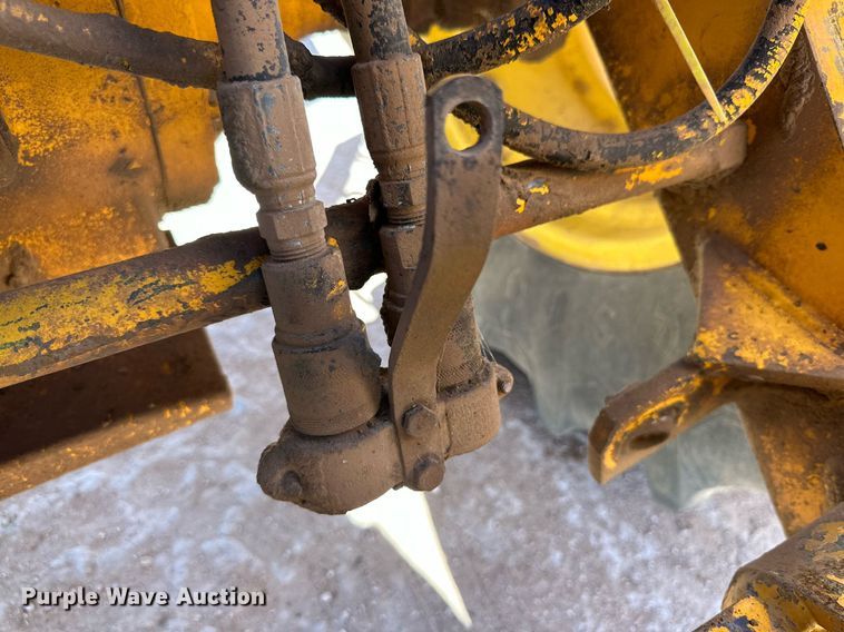 image for item DD3273 1978 John Deere 480-B forklift